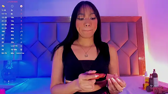 Snapshot of ValeriaRey_ chatting on May 4, 2026, 9:00 pm ValeriaRey online show from May 4, 2026, 9:00 pm