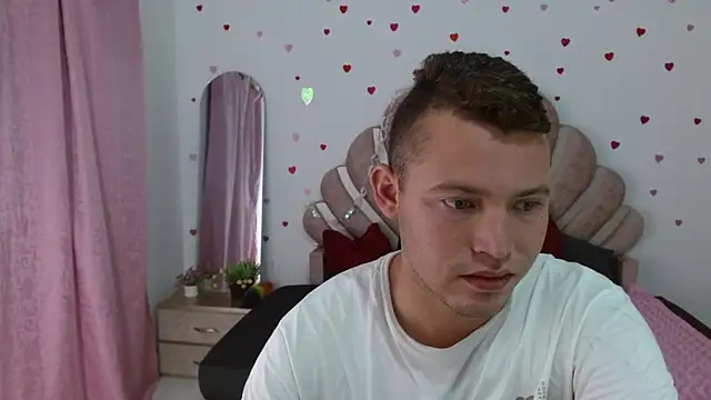 Snapshot of sven_fox723 chatting on May 15, 2026, 1:07 pm sven fox723 online show from May 15, 2026, 1:07 pm