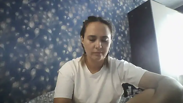 Alisa07qw online show from June 10, 2026, 2:56 am
