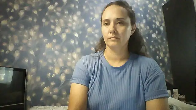 Alisa07qw online show from June 17, 2026, 1:23 pm