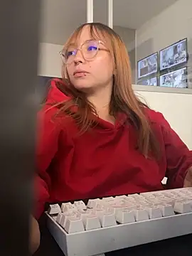 Milaac  online show from April 6, 2026, 4:52 pm
