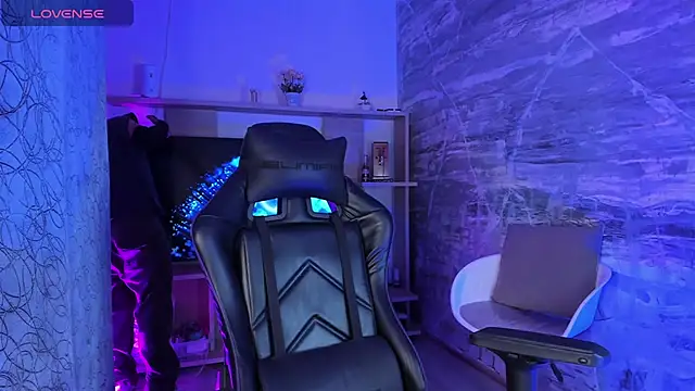 NicoKinggs  online show from April 8, 2026, 1:44 pm