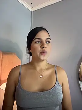 Bella-Ferrer online show from March 12, 2026, 6:25 pm