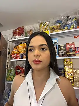 Snapshot of Bella-Ferrer chatting on June 10, 2026, 6:40 pm Bella-Ferrer online show from June 10, 2026, 6:40 pm