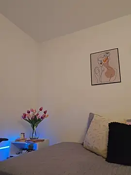 Victoria Evanss online show from April 17, 2026, 9:51 pm