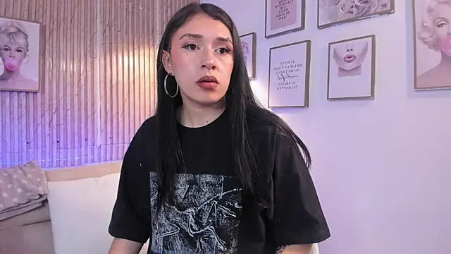 Zoey monroe online show from April 14, 2026, 1:06 pm