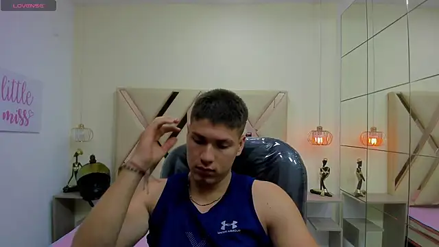 AlessandroFranco online show from May 23, 2026, 1:26 pm