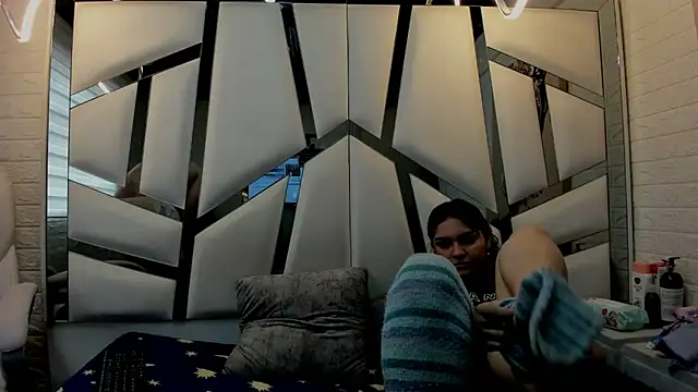 Alaia Blosson online show from March 31, 2026, 1:33 pm