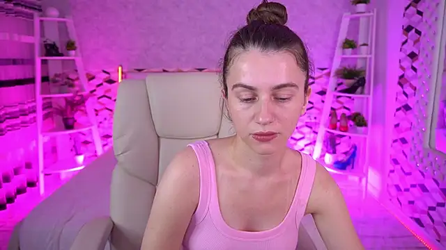 Snapshot of LittleJulii chatting on June 19, 2026, 12:42 pm LittleJulii online show from June 19, 2026, 12:42 pm