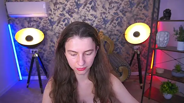 Snapshot of LittleJulii chatting on July 1, 2026, 2:40 pm LittleJulii online show from July 1, 2026, 2:40 pm