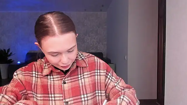 kittiangel00 online show from April 9, 2026, 4:23 am