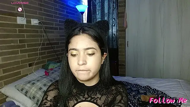 sweet-little online show from March 30, 2026, 9:27 pm