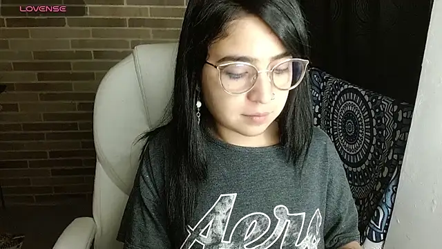 sweet-little online show from April 9, 2026, 1:16 am