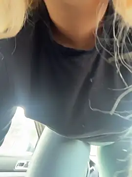 mxmxee online show from March 27, 2026, 3:01 pm