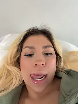 mxmxee online show from April 11, 2026, 10:58 pm