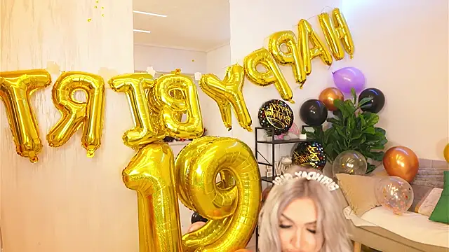 ArianaXO  online show from April 22, 2026, 8:17 am