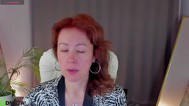 LeticiaRomano online show from April 15, 2026, 3:57 am