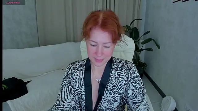 LeticiaRomano online show from May 25, 2026, 4:07 am