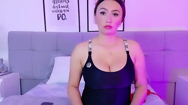Katalina Alvarezz online show from May 21, 2026, 7:43 pm