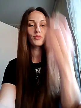 LunaCrystall online show from April 5, 2026, 4:04 pm