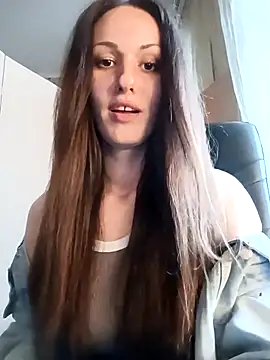 LunaCrystall online show from April 13, 2026, 4:01 pm