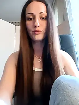 LunaCrystall online show from May 2, 2026, 3:50 pm