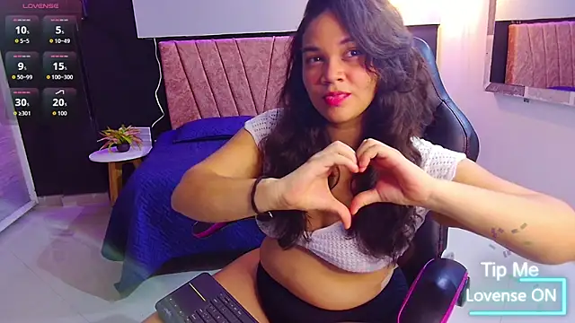 scarlettt  joness online show from April 10, 2026, 2:50 am