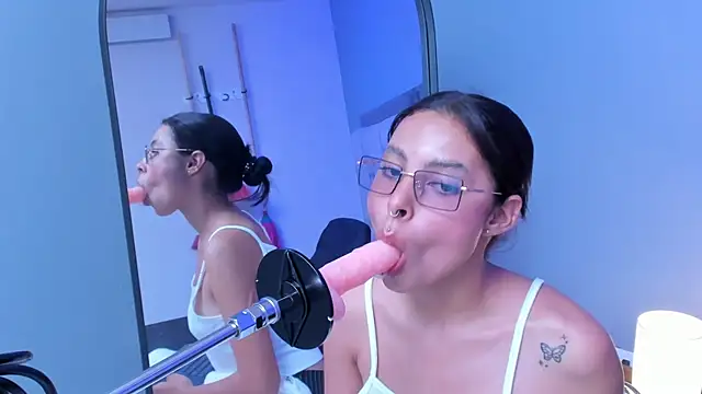 Lia owenss online show from March 21, 2026, 7:17 pm