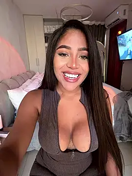 SaraValentina11 online show from May 22, 2026, 9:31 pm
