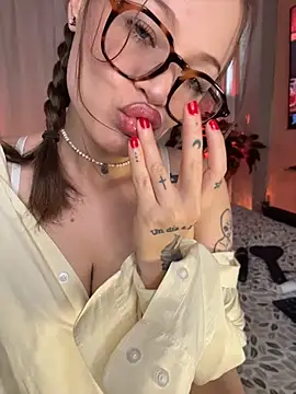 Tallulah Kinky online show from June 16, 2026, 8:44 pm
