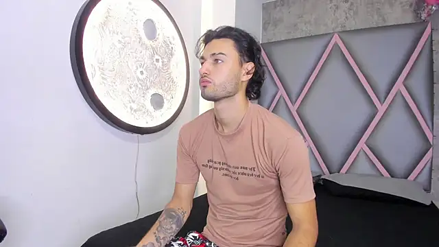 Wolf Kitty online show from April 7, 2026, 11:32 am