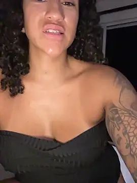 LatinaLoka online show from April 22, 2026, 3:42 am