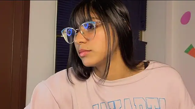 PaulaCutexs online show from April 22, 2026, 5:10 am