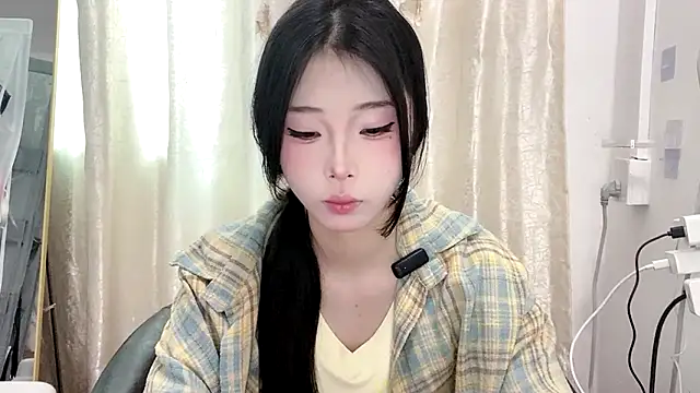 yiyibaby2026 online show from March 26, 2026, 2:06 am
