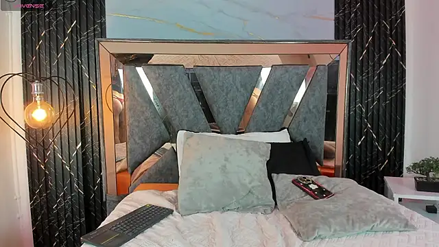 Safiro Evans online show from March 20, 2026, 1:27 pm