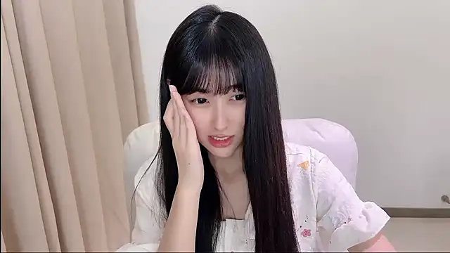 xiaooyee online show from June 1, 2026, 3:25 pm