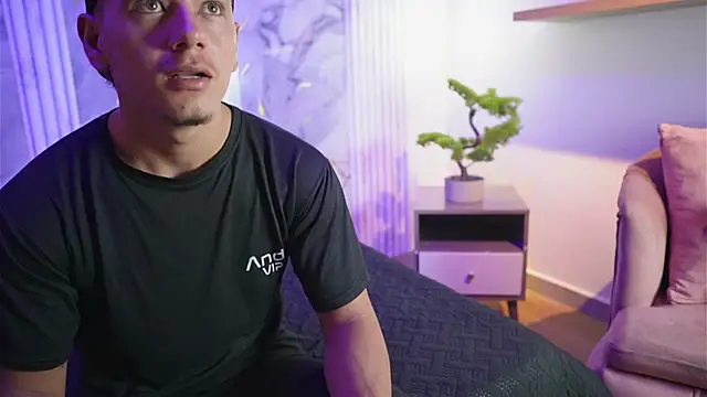 Lili encanto online show from April 23, 2026, 1:24 pm