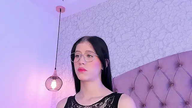 saraa joness  online show from May 10, 2026, 5:40 pm