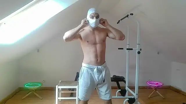 Snapshot of NinjaLaser chatting on June 9, 2026, 11:33 am NinjaLaser online show from June 9, 2026, 11:33 am