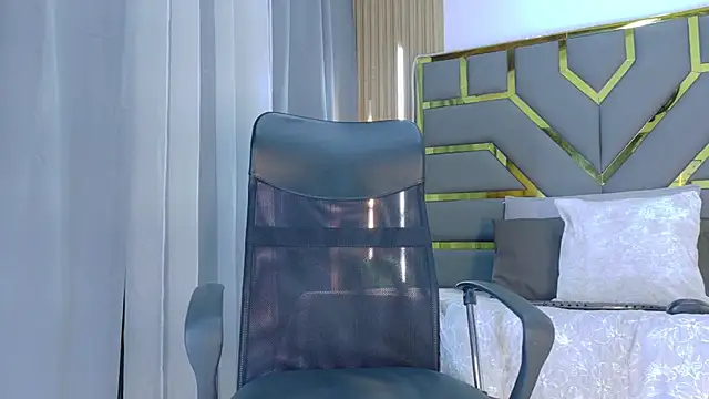 Oliver bigblack cock online show from March 18, 2026, 6:00 pm