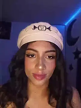 Snapshot of KattyBerryX chatting on July 9, 2026, 8:35 pm KattyBerryX online show from July 9, 2026, 8:35 pm