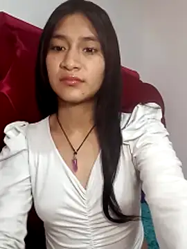 KarolaMendez online show from April 5, 2026, 9:23 pm