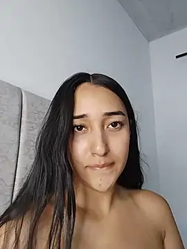 isabellaHill2 online show from April 7, 2026, 4:13 am