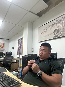 Cunzhangshibage02 online show from April 13, 2026, 12:32 pm