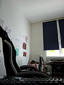 dufatcock online show from April 15, 2026, 12:23 pm