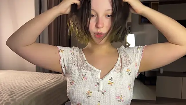 Snapshot of emilyy_xoxo chatting on April 15, 2026, 11:50 am emilyy xoxo online show from April 15, 2026, 11:50 am