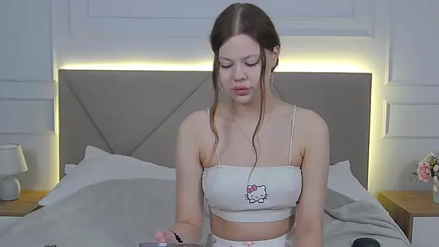 Sophie Rays online show from May 8, 2026, 3:56 am