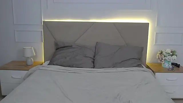 Sophie Rays online show from June 12, 2026, 3:27 am