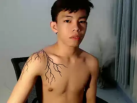 hottasianboy online show from May 26, 2026, 9:33 pm