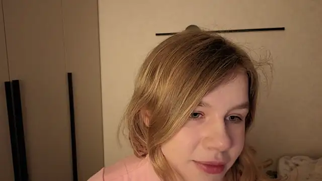AureliaAngel online show from April 17, 2026, 10:02 pm
